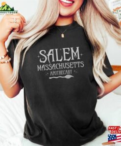 Salem Witch Halloween Shirt Massachusetts Witchy T-Shirt Classic