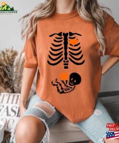 Skeleton Halloween Maternity Comfort Colors(r) Shirt New Baby Boy Pregnancy Announcement 2023 Pregnant Women Hoodie T Shirt 3