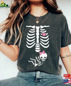 Skeleton Halloween Maternity Comfort Colors® Shirt New Baby Girl Pregnancy Announcement 2023 Pregnant Women Sweatshirt T-Shirt