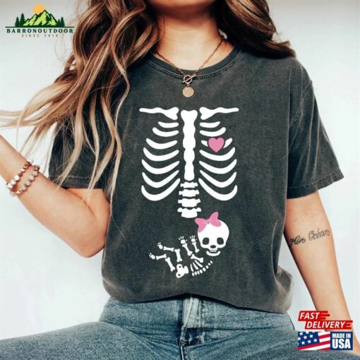 Skeleton Halloween Maternity Comfort Colors® Shirt New Baby Girl Pregnancy Announcement 2023 Pregnant Women Sweatshirt T-Shirt