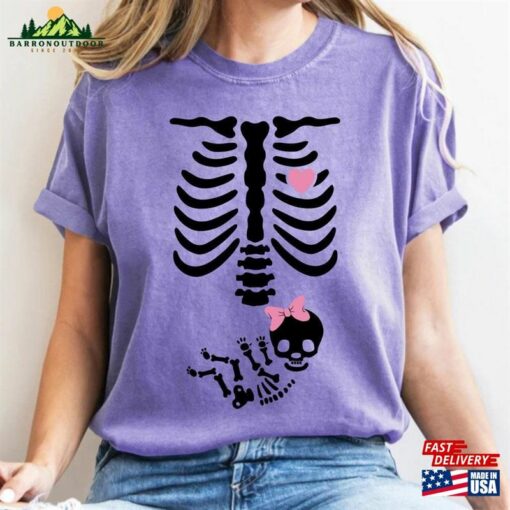 Skeleton Halloween Maternity Comfort Colors® Shirt New Baby Girl Pregnancy Announcement 2023 Pregnant Women Sweatshirt T-Shirt