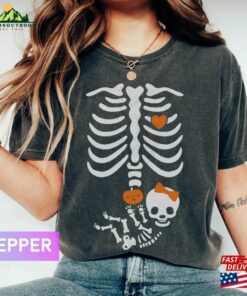 Skeleton Halloween Maternity Comfort Colors Shirt New Baby Girl Pregnancy Announcement 2023 Pregnant Women Classic T-Shirt Skeleton Halloween Maternity Comfort Colors Shirt New Baby Girl Pregnancy Announcement 2023 Pregnant Women Classic T-Shirt