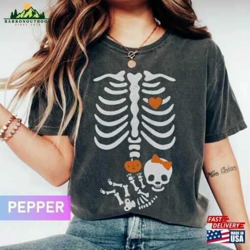 Skeleton Halloween Maternity Comfort Colors Shirt New Baby Girl Pregnancy Announcement 2023 Pregnant Women Classic T-Shirt