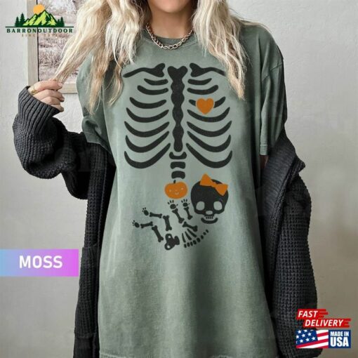 Skeleton Halloween Maternity Comfort Colors Shirt New Baby Girl Pregnancy Announcement 2023 Pregnant Women Classic T-Shirt