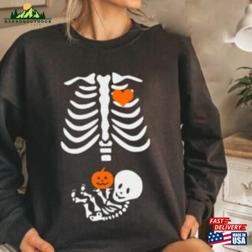 Skeleton Halloween Maternity Shirt Funny Pregnancy Announcement 2023 Pregnant Women Costume Sweatshirt Unisex