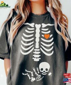 Skeleton Halloween Maternity Shirt Funny Pregnancy Announcement 2023 Tshirt Spooky Pregnant Costume Classic Sweatshirt Skeleton Halloween Maternity Shirt Funny Pregnancy Announcement 2023 Tshirt Spooky Pregnant Costume Classic Sweatshirt