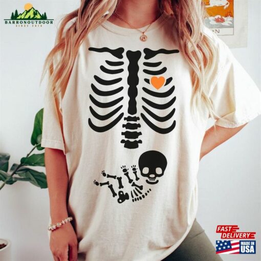 Skeleton Halloween Maternity Shirt Funny Pregnancy Announcement 2023 Tshirt Spooky Pregnant Costume Classic Sweatshirt