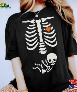 Skeleton Halloween Maternity Shirt Funny Pregnancy Announcement 2023 Tshirt Spooky Pregnant Costume Classic Sweatshirt 3