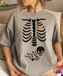 Skeleton Halloween Maternity Shirt Funny Pregnancy Announcement 2023 Tshirt Spooky Pregnant Costume Classic Sweatshirt 4