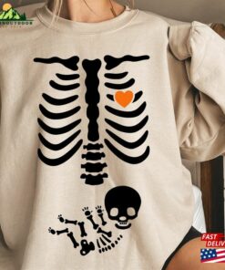 Skeleton Halloween Maternity Sweatshirt Funny Pregnancy Announcement Shirt 2023 Fall New Mom Sweater Hoodie Classic