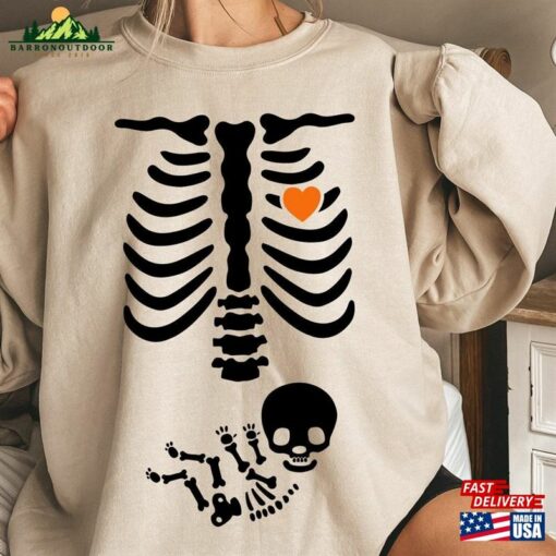 Skeleton Halloween Maternity Sweatshirt Funny Pregnancy Announcement Shirt 2023 Fall New Mom Sweater Hoodie Classic