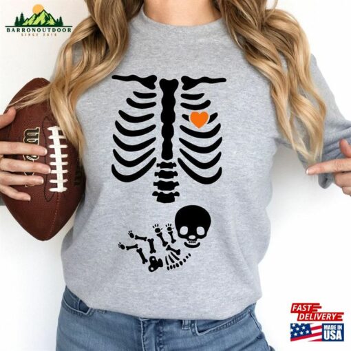 Skeleton Halloween Maternity Sweatshirt Funny Pregnancy Announcement Shirt 2023 Fall New Mom Sweater Hoodie Classic