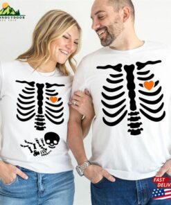 Skeleton Halloween Maternity Sweatshirt Funny Pregnancy Announcement Shirt 2023 Hoodie T-Shirt Skeleton Halloween Maternity Sweatshirt Funny Pregnancy Announcement Shirt 2023 Hoodie T-Shirt