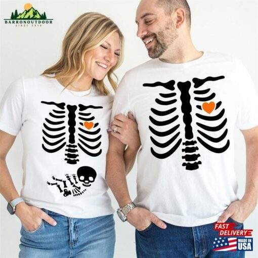 Skeleton Halloween Maternity Sweatshirt Funny Pregnancy Announcement Shirt 2023 Hoodie T-Shirt