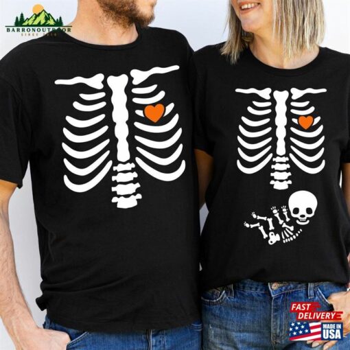 Skeleton Halloween Maternity Sweatshirt Funny Pregnancy Announcement Shirt 2023 Hoodie T-Shirt