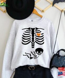 Skeleton Halloween Maternity Sweatshirt Funny Pregnancy Announcement Shirt 2023 Pregnant Women Costume Hoodie