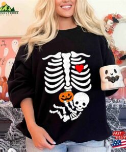 Skeleton Halloween Maternity Sweatshirt Funny Pregnancy Announcement Shirt 2023 Pregnant Women Costume T-Shirt Hoodie Skeleton Halloween Maternity Sweatshirt Funny Pregnancy Announcement Shirt 2023 Pregnant Women Costume T-Shirt Hoodie