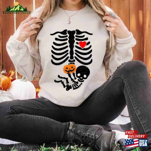 Skeleton Halloween Maternity Sweatshirt Funny Pregnancy Announcement Shirt 2023 Pregnant Women Costume T-Shirt Hoodie