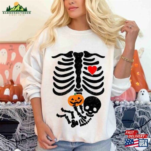 Skeleton Halloween Maternity Sweatshirt Funny Pregnancy Announcement Shirt 2023 Pregnant Women Costume T-Shirt Hoodie