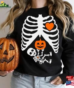 Skeleton Halloween Pregnancy Announcement Shirt Maternity Sweatshirt Funny 2023 Hoodie Classic