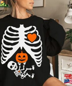 Skeleton Halloween Pregnancy Announcement Shirt Maternity Sweatshirt Funny 2023 Hoodie Classic
