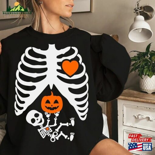 Skeleton Halloween Pregnancy Announcement Shirt Maternity Sweatshirt Funny 2023 Hoodie Classic