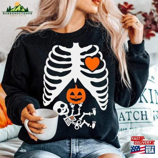 Skeleton Halloween Pregnancy Announcement Shirt Maternity Sweatshirt Funny 2023 Hoodie Classic