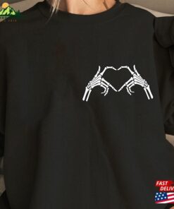 Skeleton Hands Love Heart Sign Retro Halloween 2023 Shirt Sweatshirt T-Shirt