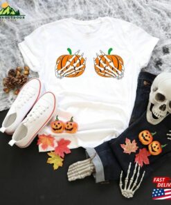 Skeleton Hold Pumpkins Halloween Pumpkin Shirt Shirts T-Shirt Classic Skeleton Hold Pumpkins Halloween Pumpkin Shirt Shirts T-Shirt Classic