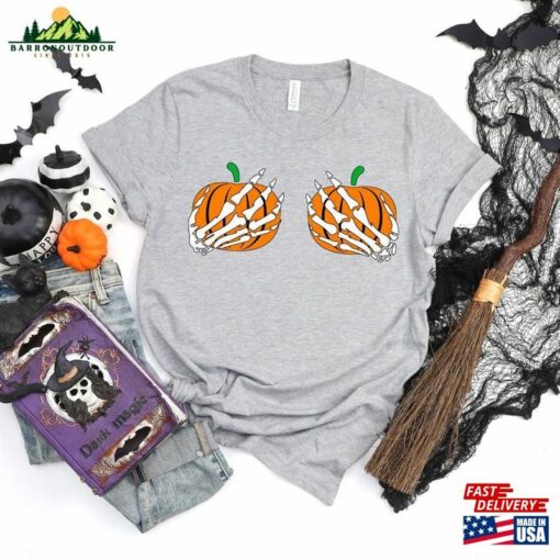 Skeleton Hold Pumpkins Halloween Pumpkin Shirt Shirts T-Shirt Classic