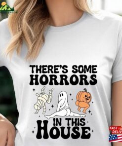 There’s Some Horrors In This House T-Shirt Halloween Horror Outfit Classic Hoodie