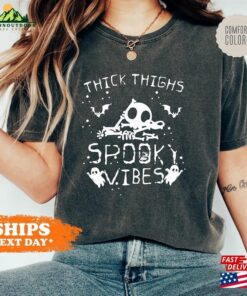Thick Thighs Spooky Vibes Shirt Halloween Comfort Colors T Classic Sweatshirt