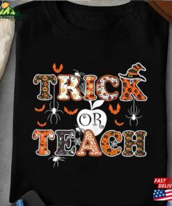 Trick Or Teach Funny Teacher Halloween Costume 2023 Gifts T-Shirt Unisex Hoodie