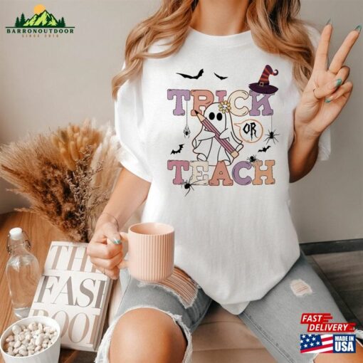 Trick Or Teach Halloween ® Cute Teacher Shirt Gift Sweatshirt Hoodie