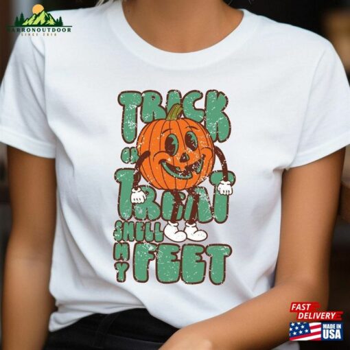 Trick Or Treat Smell My Feet Retro Pumpkin Shirt Halloween Spooky Vibes Unisex Hoodie