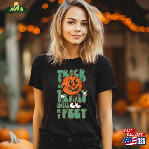 Trick Or Treat Smell My Feet Retro Pumpkin Shirt Halloween Spooky Vibes Unisex Hoodie