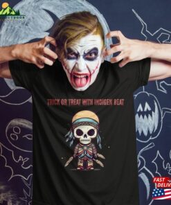 Trick Or Treat With Indigen Beat Cute Skeleton Native American Funny Halloween 2023 Proud Indigenous Indian T-Shirt Hoodie