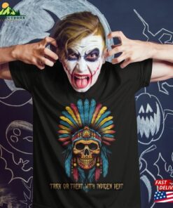 Trick Or Treat With Indigen Beat Horror Skull Native American Funny Halloween 2023 Proud Indigenous Indian T-Shirt Classic