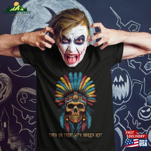 Trick Or Treat With Indigen Beat Horror Skull Native American Funny Halloween 2023 Proud Indigenous Indian T-Shirt Classic