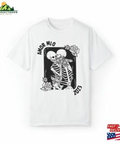 Unisex Amor Mio 2023 Garment Dyed T-Shirt Sweatshirt Unisex Amor Mio 2023 Garment Dyed T-Shirt Sweatshirt