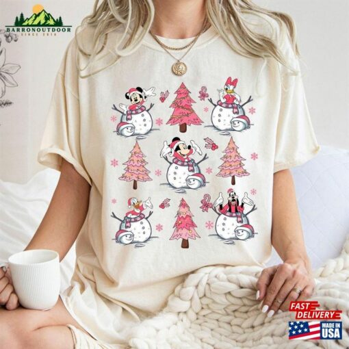 Vintage Disney Pink Christmas Tree Shirt Retro Mickey And Friends Cute Sweatshirt T-Shirt