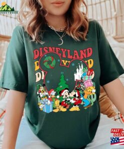 Vintage Disneyland Mickey And Friends Christmas Shirt Disney World Trip T-Shirt Sweatshirt