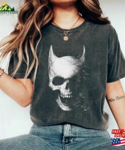 Vintage Halloween Bat Skull Shirt Aesthetic Sweatshirt Unisex