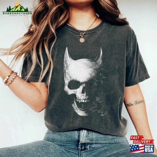 Vintage Halloween Bat Skull Shirt Aesthetic Sweatshirt Unisex