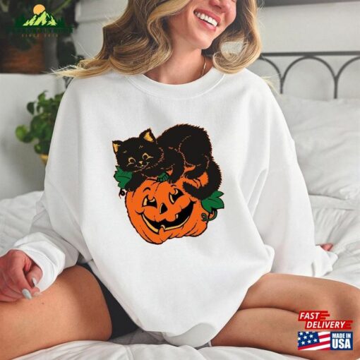 Vintage Halloween Sweatshirt And Hoodie Pumpkin Cat T-Shirt Classic