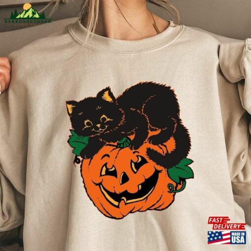 Vintage Halloween Sweatshirt And Hoodie Pumpkin Cat T-Shirt Classic