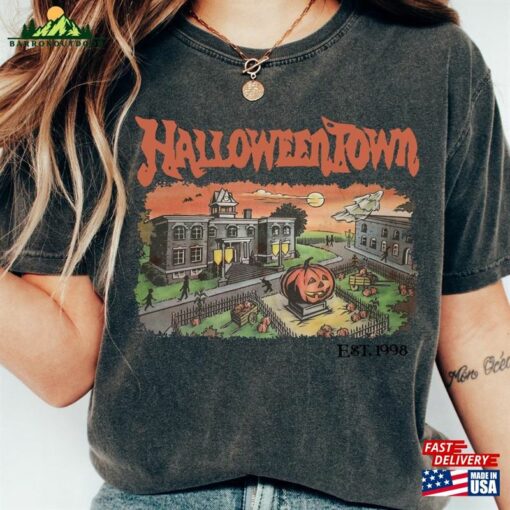 Vintage Halloween Town Est 1998 Shirt Halloweentown Sweatshirt Pumpkin Classic T-Shirt