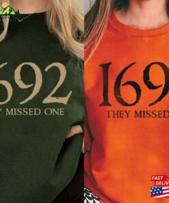 Vintage Salem Witch Est 1692 They Missed One Broom T-Shirt Unisex Vintage Salem Witch Est 1692 They Missed One Broom T-Shirt Unisex