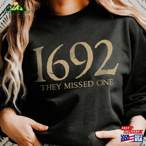 Vintage Salem Witch Est 1692 They Missed One Broom T-Shirt Unisex