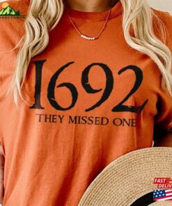 Vintage Salem Witch Est 1692 They Missed One Broom T-Shirt Unisex 3 Vintage Salem Witch Est 1692 They Missed One Broom T Shirt Unisex 4